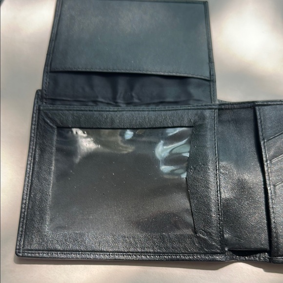 Sting-Ray Leather Black Textured Wallet - Picture 6 of 7